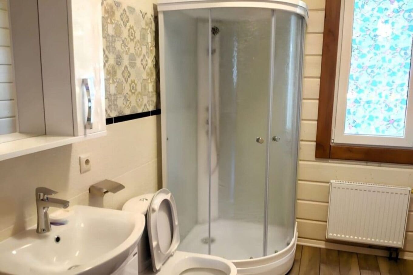 Продажа коттеджа из клеёного бруса в коттеджном поселке с закрытой территорией на Ярославском направлении