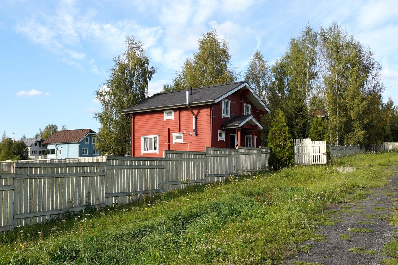 Продажа коттеджа из клеёного бруса в коттеджном поселке с закрытой территорией на Ярославском направлении